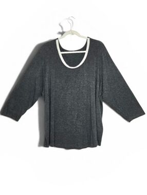 Cable & Gauge Woman,  3/4 sleeve Gray Top. 2X